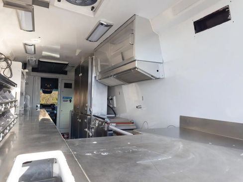 Used 2021 Mercedes-Benz Sprinter 4500 w/ Parking Package image 8