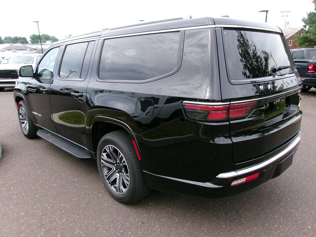 Certified 2024 Jeep Wagoneer L Series II w/ Flexible Seating Group AWD/4WD image 4