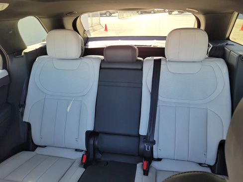 Used 2023 Land Rover Range Rover Sport SE Dynamic image 13