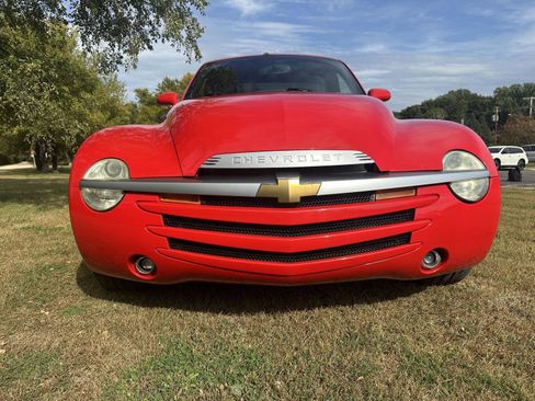 Used 2004 Chevrolet SSR LS w/ Preferred Equipment Group image 7