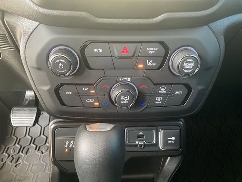 Used 2023 Jeep Renegade Latitude image 33