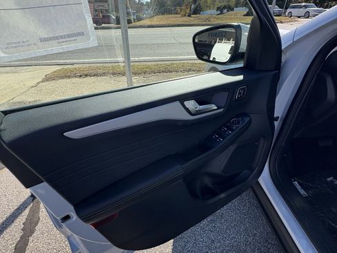 New 2025 Ford Escape Plug-in Hybrid w/ PHEV Premium Package image 8