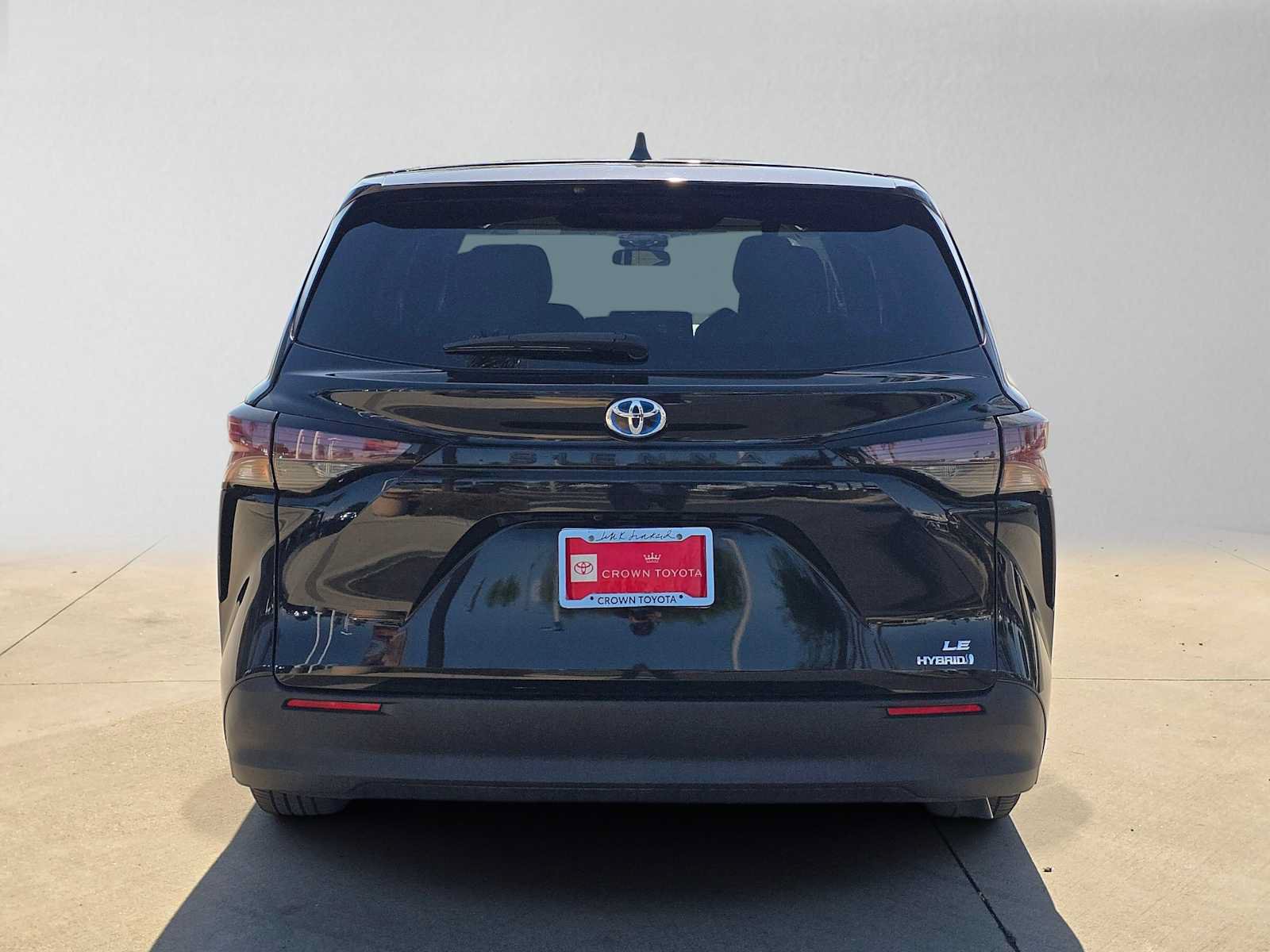 Certified 2023 Toyota Sienna LE FWD image 4