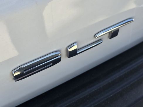 Used 2024 GMC Yukon SLT image 7