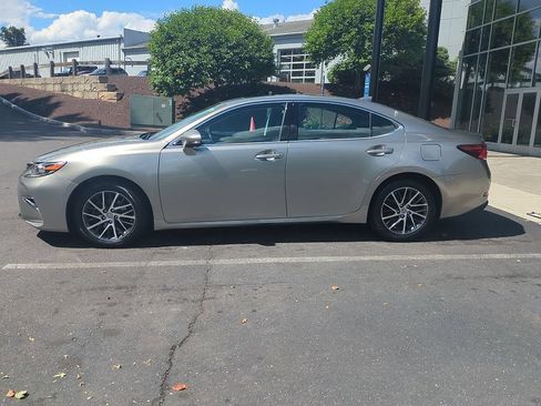 Used 2016 Lexus ES 350 w/ Navigation System Package FWD image 4