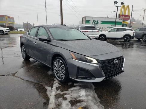 New 2025 Nissan Altima 2.5 SL image 8