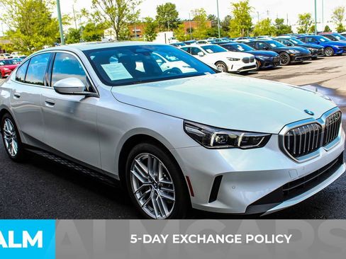 Used 2025 BMW 530i w/ Premium Package image 4