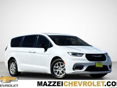 Used 2024 Chrysler Pacifica Touring-L