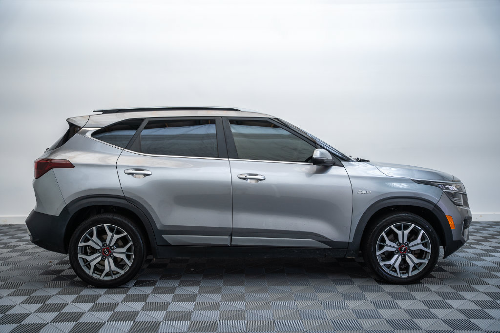 Used 2021 Kia Seltos SX w/ SX Sunroof Package AWD/4WD image 4