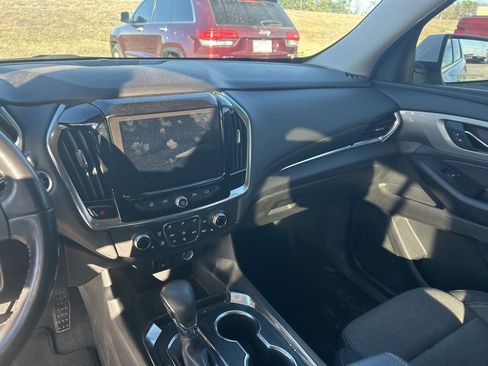 Used 2021 Chevrolet Traverse LT image 6