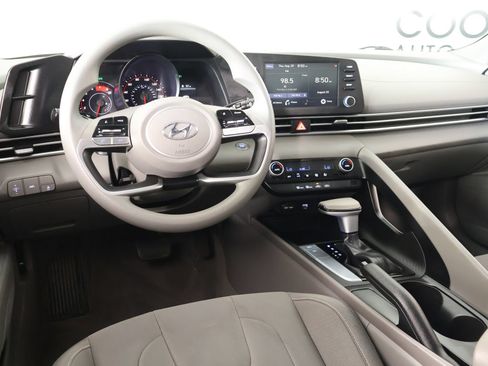Used 2023 Hyundai Elantra SEL w/ Cargo Package FWD image 2