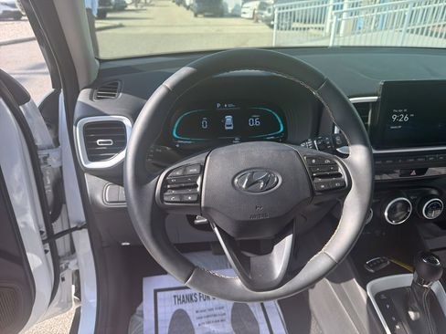 Used 2025 Hyundai Venue Limited FWD image 13