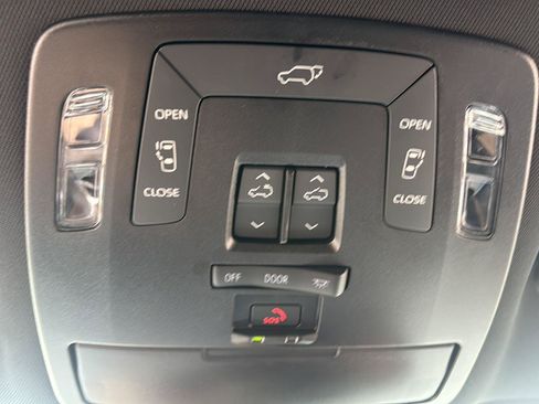 Used 2026 Toyota Sienna XLE Woodland Edition AWD/4WD image 36