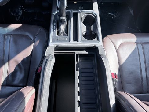 Used 2016 Ford F150 Platinum w/ Equipment Group 701A Luxury image 32