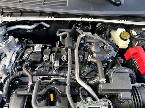 Used 2025 Nissan Kicks SR image 32