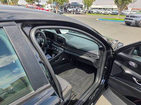 Used 2023 Hyundai Elantra SE FWD image 21
