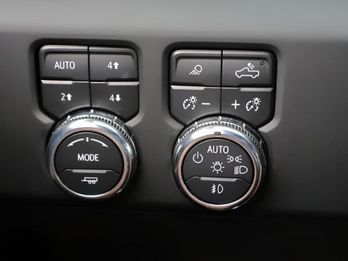 Used 2023 GMC Sierra 1500 AT4 w/ Technology Package AWD/4WD image 28