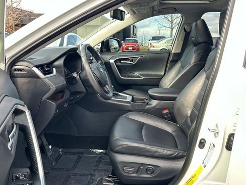 Used 2019 Toyota RAV4 Limited image 24