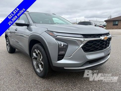 Used 2025 Chevrolet Trax LT image 9