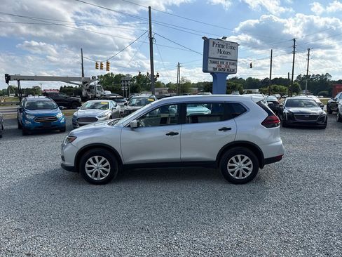 Used 2018 Nissan Rogue S AWD/4WD image 2