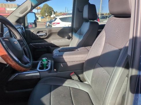 Used 2022 Chevrolet Silverado 2500 LTZ w/ LTZ Premium Package image 16