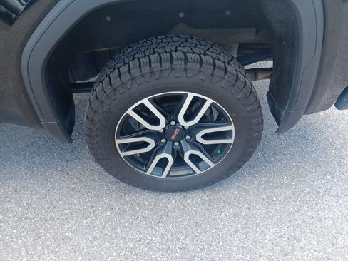 Used 2022 GMC Sierra 1500 AT4 w/ AT4 Preferred Package AWD/4WD image 4