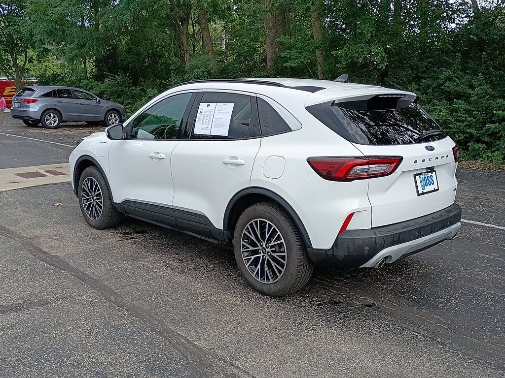 Used 2023 Ford Escape SE FWD image 5