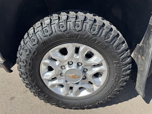 Used 2022 Chevrolet Silverado 3500 LT w/ Convenience Package image 12