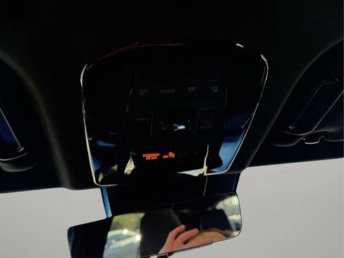 Used 2021 Toyota Venza Limited image 19