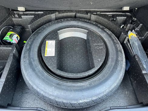 Used 2021 Toyota C-HR XLE FWD image 19