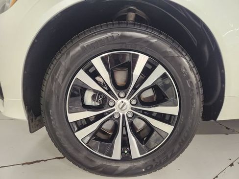Certified 2025 Volvo XC60 B5 Core AWD/4WD image 8