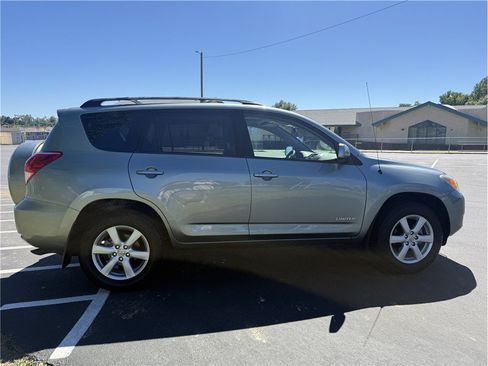Used 2006 Toyota RAV4 Limited w/ Tow Prep Pkg AWD/4WD image 6