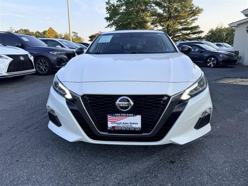 Used 2019 Nissan Altima 2.5 SR w/ SR Premium Package FWD image 2