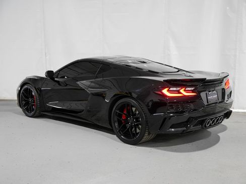 Used 2025 Chevrolet Corvette Z06 RWD image 3