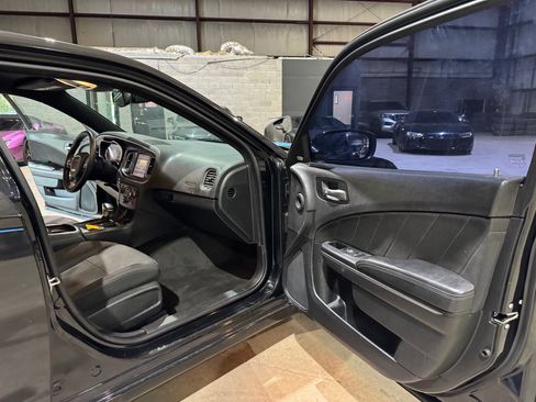 Used 2015 Dodge Charger SXT image 25