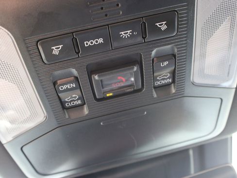 Used 2020 Toyota RAV4 XSE AWD/4WD image 19