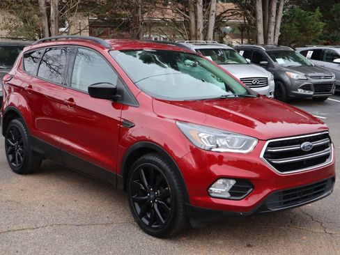 Used 2019 Ford Escape SE image 3