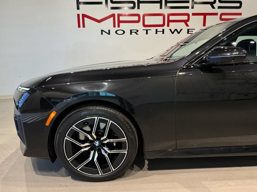 Used 2025 BMW 760i xDrive AWD/4WD image 7