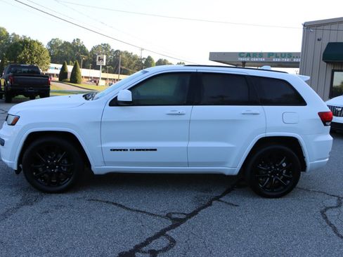 Used 2020 Jeep Grand Cherokee Altitude RWD image 2
