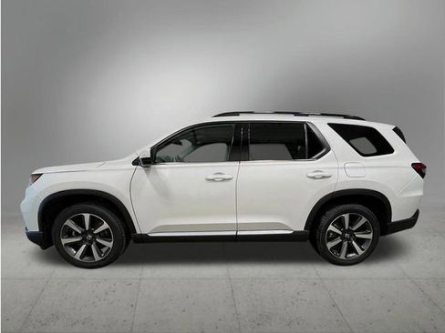 New 2025 Honda Pilot Touring image 2