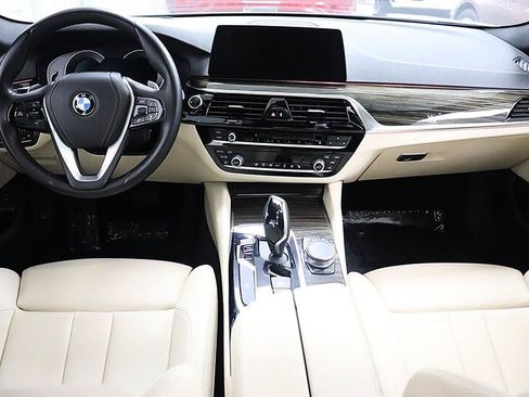 Used 2018 BMW 530i RWD image 22