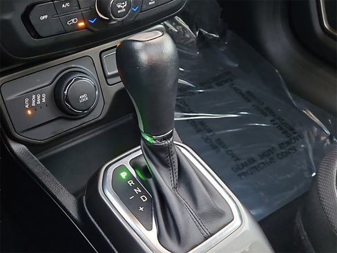 Used 2021 Jeep Renegade Limited w/ Sun & Sound Group image 31