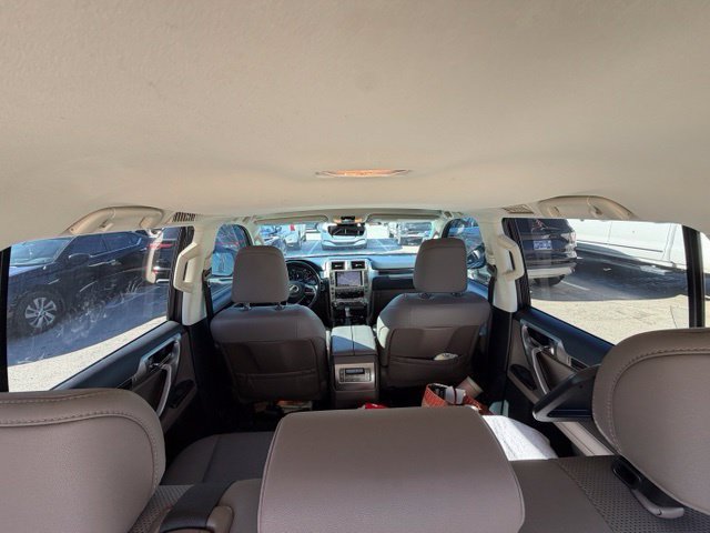 Used 2021 Lexus GX 460 Premium w/ Premium Package AWD/4WD image 12