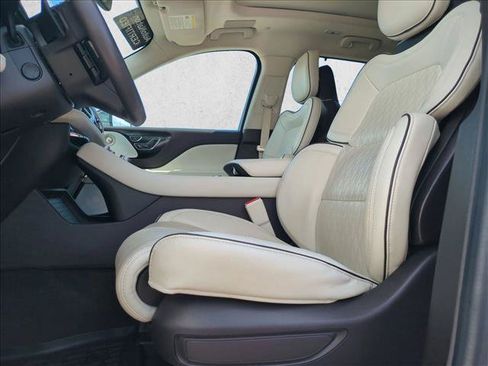 Used 2022 Lincoln Aviator Black Label Grand Touring w/ Class IV Trailer Tow Package AWD/4WD image 16
