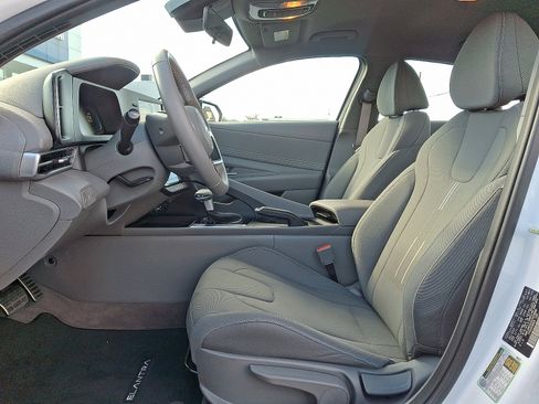 Certified 2025 Hyundai Elantra Sport image 13