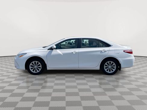 Used 2017 Toyota Camry LE FWD image 5