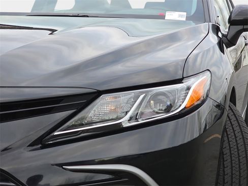 Used 2024 Toyota Camry LE image 33