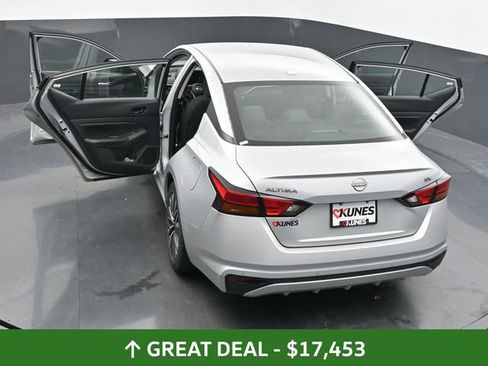 Used 2024 Nissan Altima 2.5 SV image 65