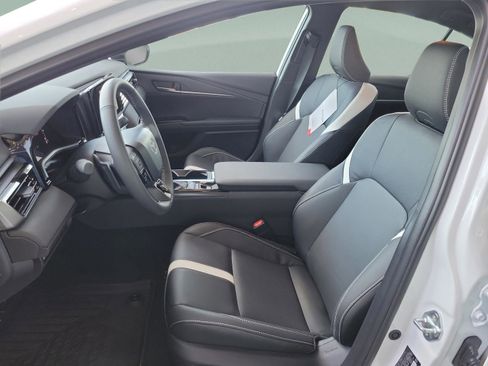 Used 2026 Toyota Camry SE image 7