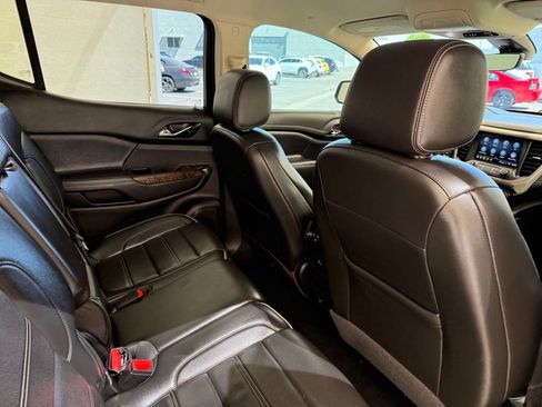 Used 2021 GMC Acadia Denali w/ Denali Technology Package FWD image 15